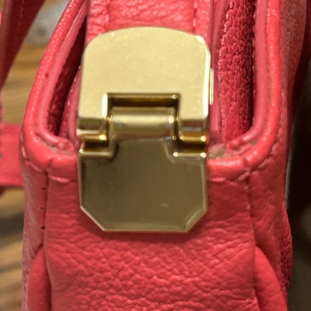 Talbots Pink Leather Shoulder Bag EUC
Approx 9”X 6” x 2 1/2” - Picture 7 of 10